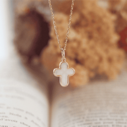 Photo de Petits pendentifs COLLIER SIXTINE | Création chez Perrine et Antoinette